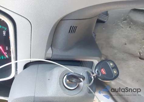 2011 Chevrolet Traverse Ls z USA, uszkodzony, nr VIN 1GNKVEED8BJ348099